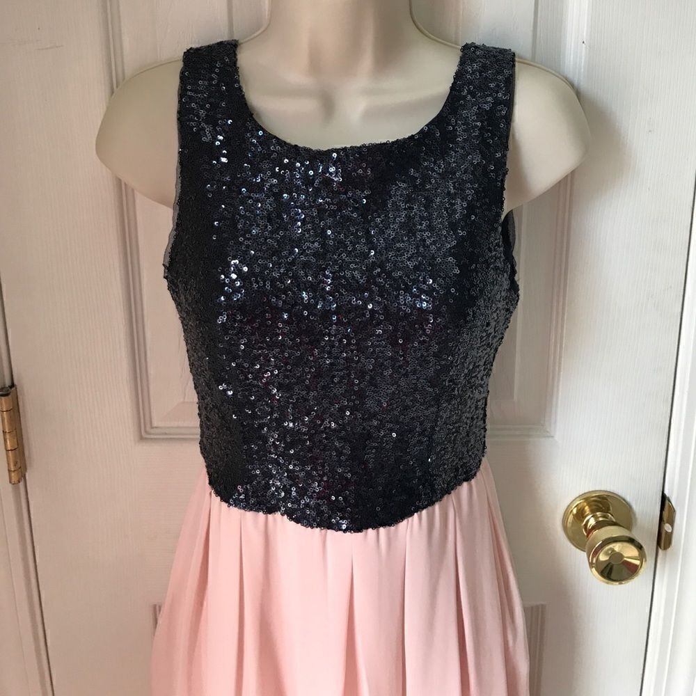 Beautiful pleated sequin dress - Picture 2 of 5